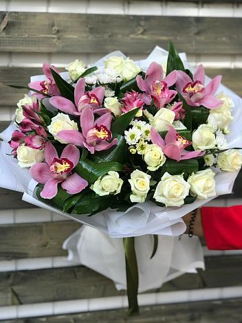 Букет цветов из: Розы и Хризантемы в Беломечетской