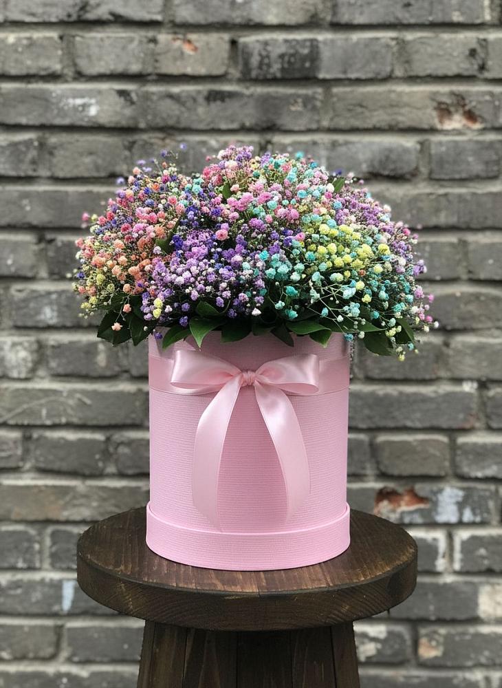 Цветочная композиция из Гипсофила и Розы в шляпной коробке в Беломечетской