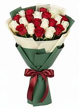 Букет Микс из красных и белых роз в Беломечетской
