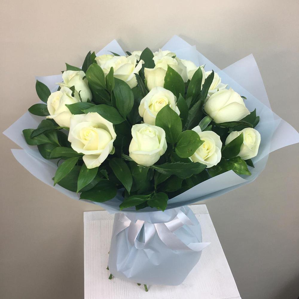 Букет 15 Белых роз Проуд в Беломечетской