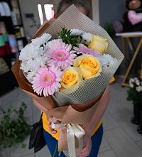 Букет цветов из:  Герберы, Розы и Хризантемы в Беломечетской