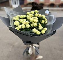 Букет Белые кустовые розы Солинеро в Беломечетской