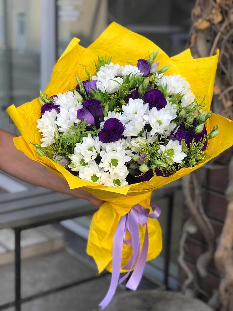 Букет цветов из: Ирисы, Хризантемы и Ромашки в Беломечетской
