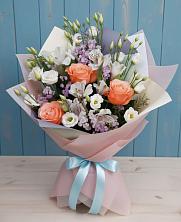Букет цветов из:  Лизиантусы, Розы, Альстромерии и Гипсофила в Беломечетской
