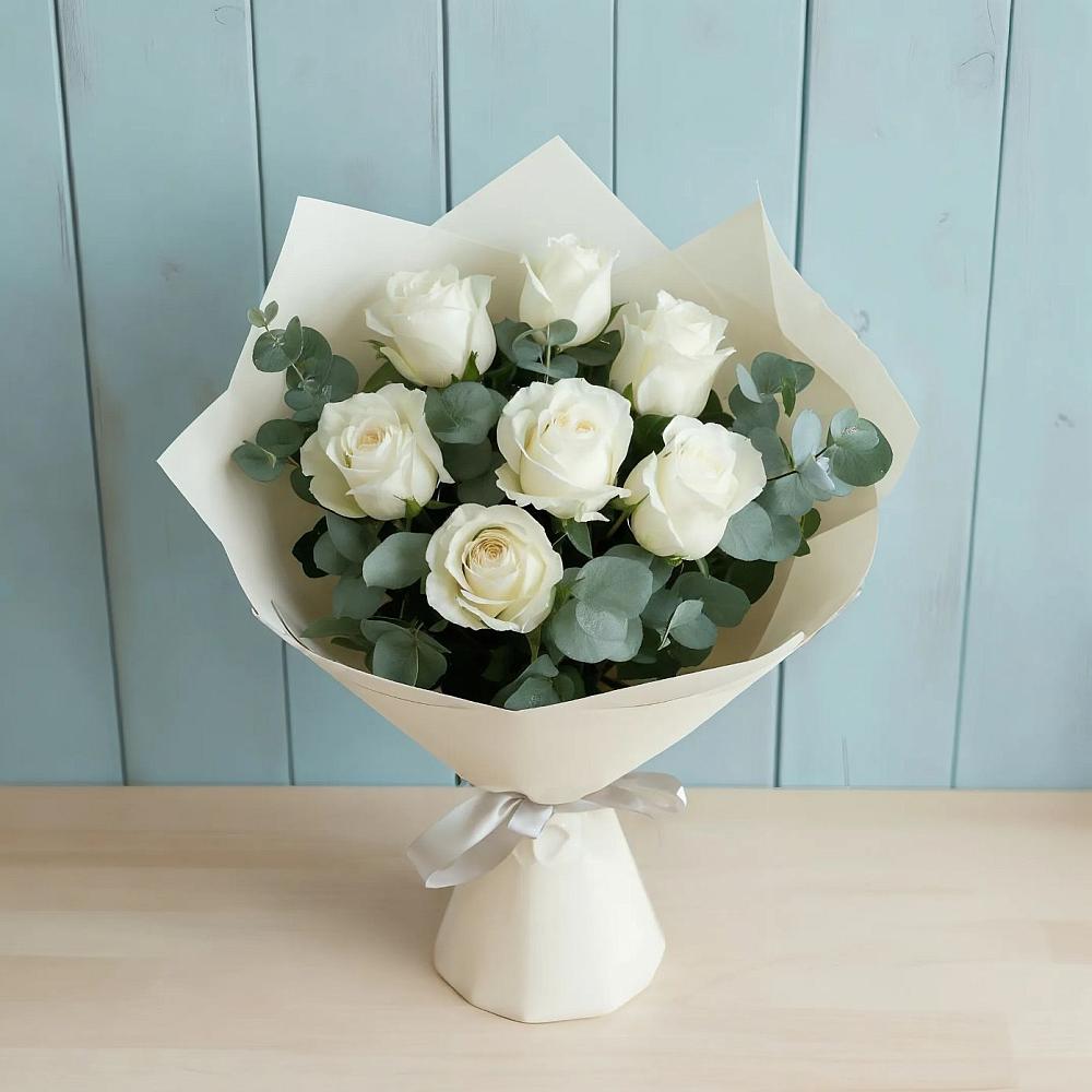 Букет Белые розы в Эвкалипте в Беломечетской